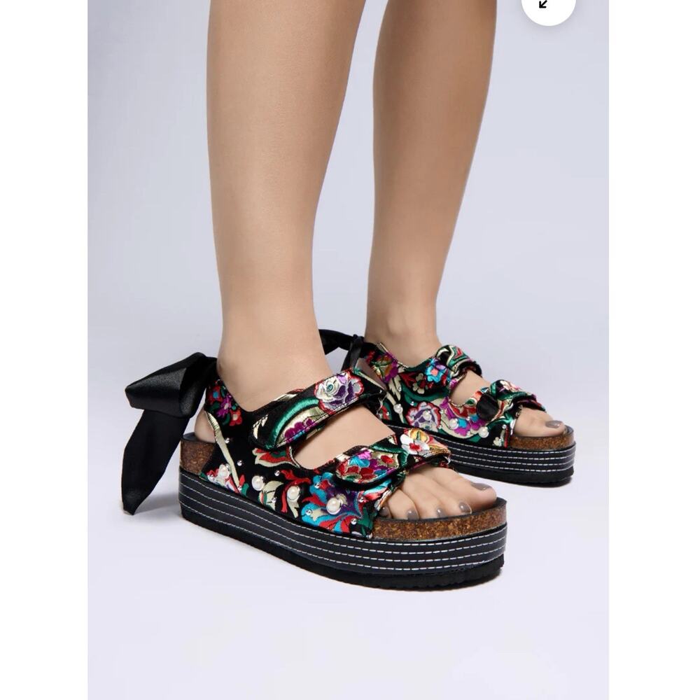 AZALEA WANG MACKLEY BROCADE IN BLACK FLATFORM SANDAL